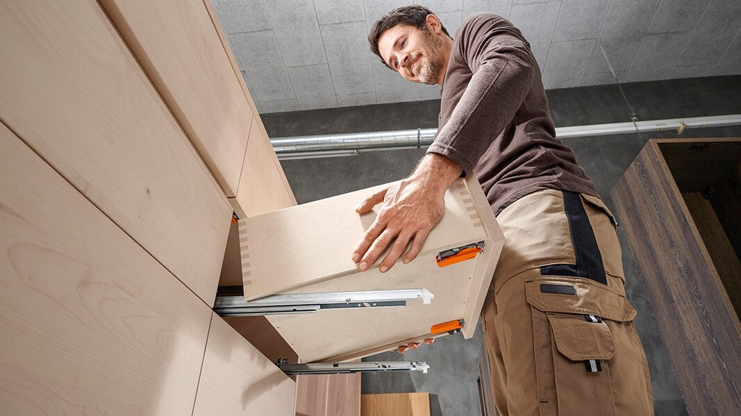 TANDEM cabinet profile with locking device feature