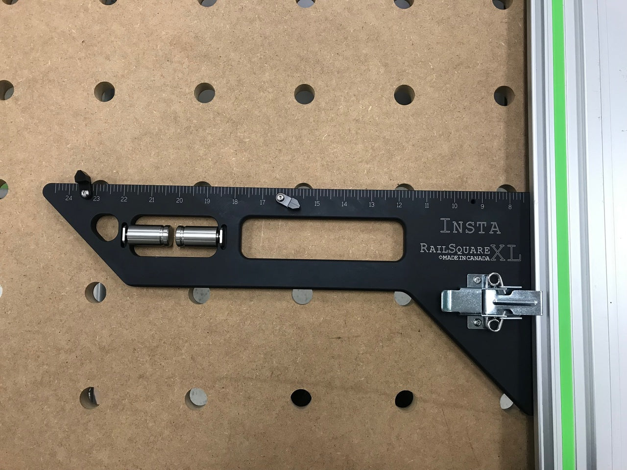 INSTA RailSquare XL + Dogs